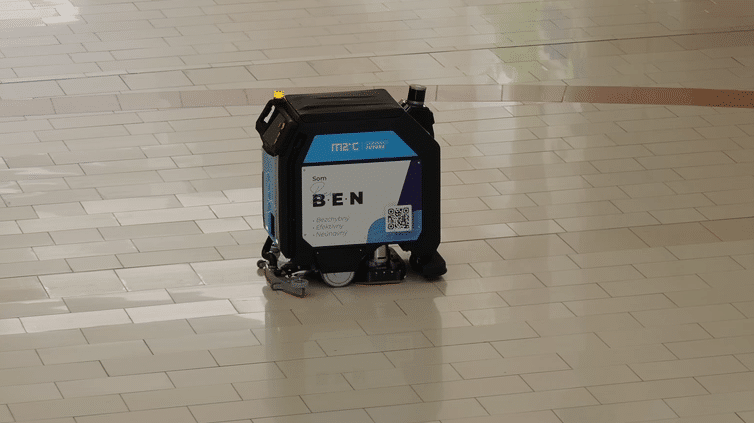 M2C Cleaning Robot